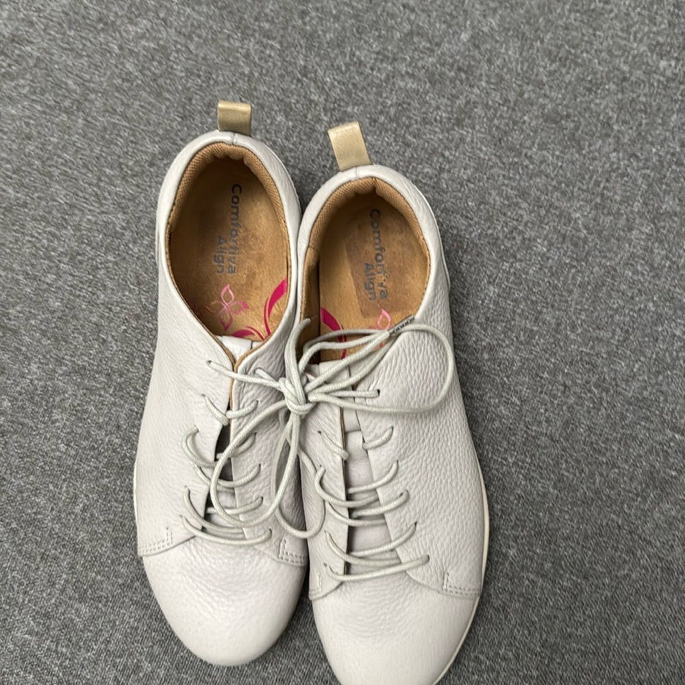 Comfortiva Carson womens gray leather oxfords sneakers size 10